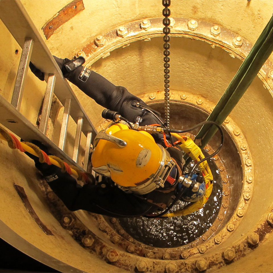 Seit 1972 ist die Firma Stephany + Wild AG, Basel, in der Schweiz und im benachbarten Ausland mit Unterwassertaucharbeiten tätig